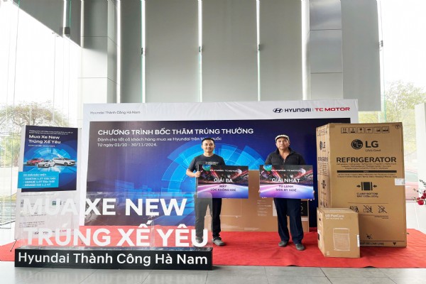 Chúc mừng khách hàng trúng giải khi mua xe tại Hyundai Hà Nam